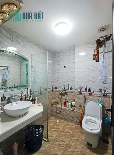 NHÀ ĐẸP CHO THUÊ TOÀN BỘ NHÀ 50M, 4 TẦNG, 4 NGỦ, VÂN HỒ 3