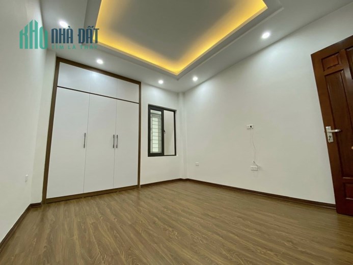 Bán nhà 65m2 phố Hoàng Hoa Thám, Tây Hồ 6 tầng Dòng tiền 10%/năm 10m 2 Ô tô tránh Giá 7.3 Tỷ