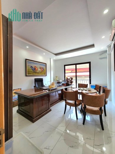 Không vuông trả tiền-Bán 53m2 Thịnh Quang, Đống Đa ô tô, kinh doanh nhỉnh 5 tỷ.
