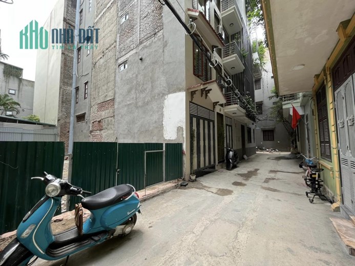 Đất đẹp Lạc Long Quân - Tây Hồ, 47m², ô tô, 7 chỗ vào, 2 mặt ngõ, hơn 6 tỷ, xây ở hưởng thụ.