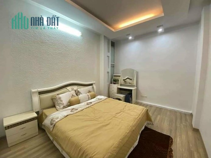 Bán nhà phố Khương Trung, ô tô đỗ cổng, 15m ra mặt phố, nhà đẹp, 36m, 3.65 tỷ