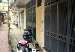 Rẻ-Hiếm Nhà ngay TT Thanh Trì,40mX2T ở ngay,ô tô đỗ cổng hơn 2 tỷ