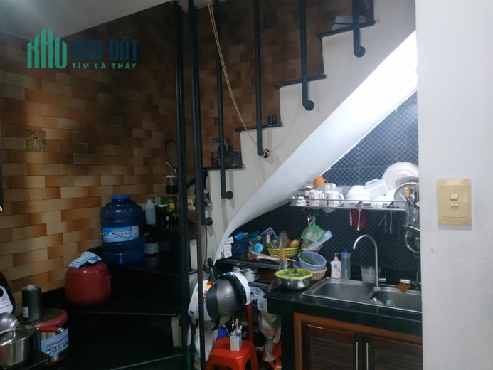 HUỲNH VĂN BÁNH - PHÚ NHUẬN - LÔ GÓC 2 MẶT TIỀN HẺM THÔNG XE HƠI ĐỖ CỬA - NHỈNH 4 TỶ.