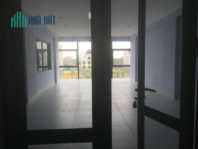 Chính chủ cho thuê nhà kính nhìn ra vườn hoa đẹp, ngõ 268/58 đường Ngọc Thụy