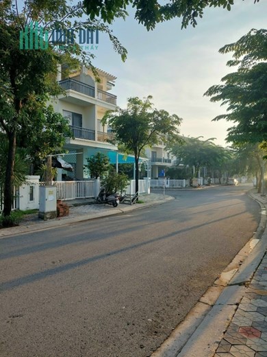 Bán biệt thự sân vườn ngay MT Vườn Lài Quận 12, SHR 195m2 15 tỷ. Lh;0909156970