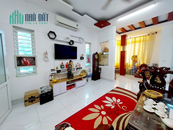 Cần bán nhà phố Hoàng Cầu: 42m2, 3 phòng ngủ, GẦN HỒ HOÀNG CẦU, CHỈ 7.9 tỷ.