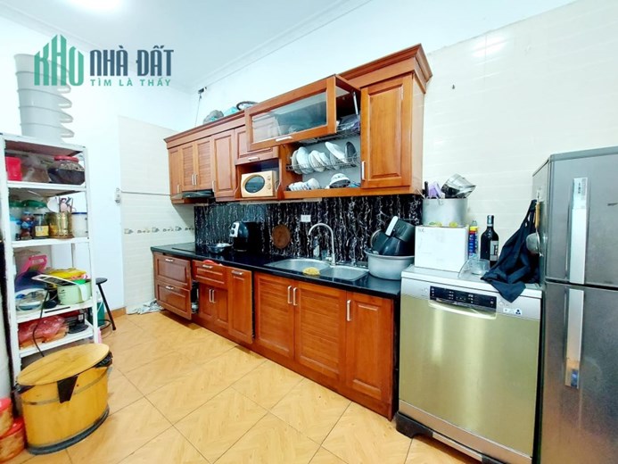 Cần bán nhà phố Hoàng Cầu: 42m2, 3 phòng ngủ, GẦN HỒ HOÀNG CẦU, CHỈ 7.9 tỷ.