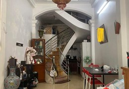 Bán nhà đường Nguyễn Công Trứ, 2.5 tầng GIÁ 2.2 tỉ ngõ cực nông