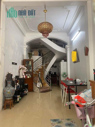 Bán nhà đường Nguyễn Công Trứ, 2.5 tầng GIÁ 2.2 tỉ ngõ cực nông