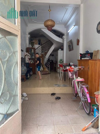 Bán nhà đường Nguyễn Công Trứ, 2.5 tầng GIÁ 2.2 tỉ ngõ cực nông