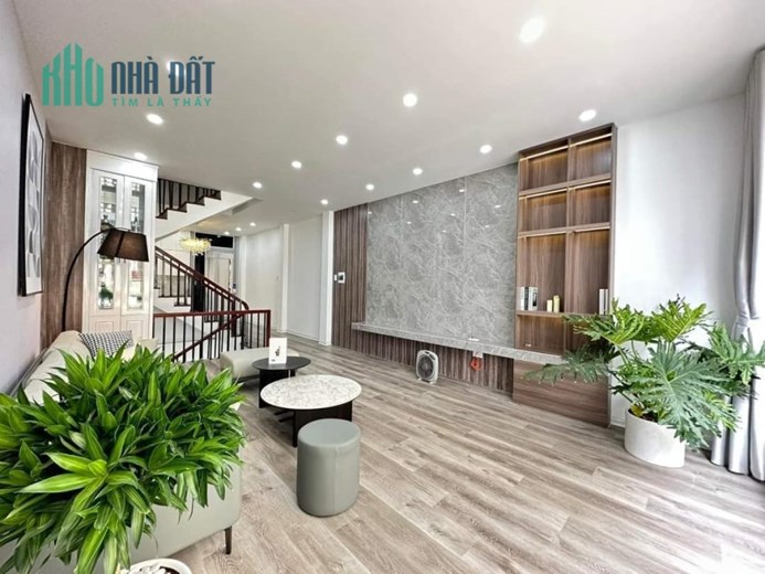Siêu phẩm phân lô đường 8m, diện tích 55m 5 tầng, thang máy, GIÁ 6.9 tỉ ngay Ngã 5 Lê Lợi