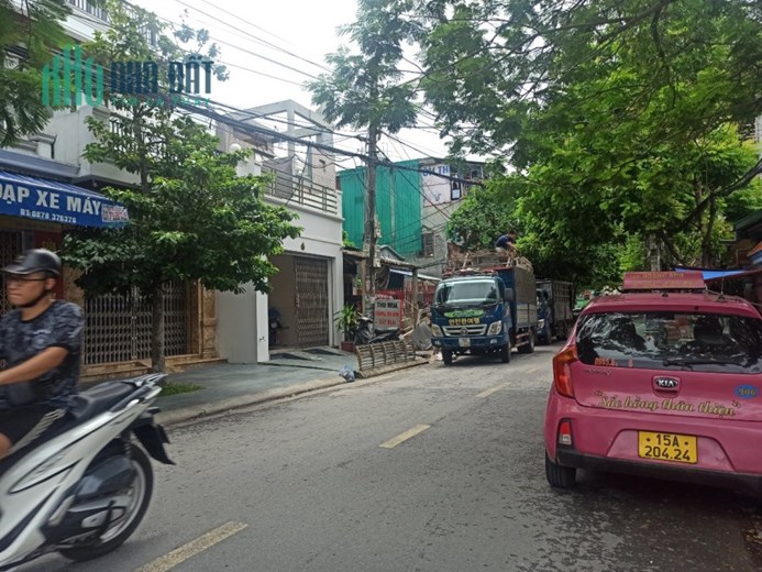 Bán nhà mặt đường Thiên Lôi, 100m 5 tầng GIÁ 11 tỉ vị trí đẹp