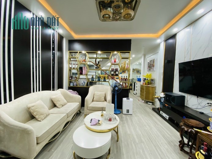 Bán nhà phố Chùa Hàng giá tốt nhất hiện nay, 54m 5 tầng sang xịn GIÁ 4.1 tỉ