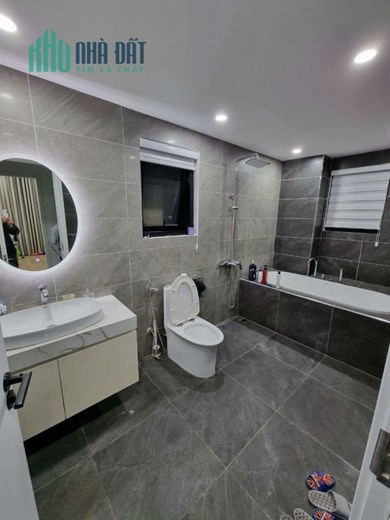 Bán nhà Láng Hạ, gần ngã tư Nguyễn Chí Thanh Trần Duy Hưng. Diện tích 40m2 5 tầng MT 4,3m. Giá hơn
