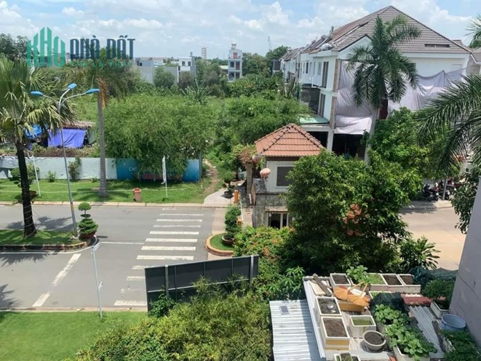 Biệt thự View sông nội  khu Jamona Home Resort  Hiệp Bình Phước DT 146m2