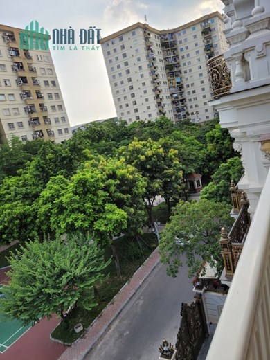 Biệt thự khu quan chức ở, ngồi phòng khách xem pháo hoa trực tiếp