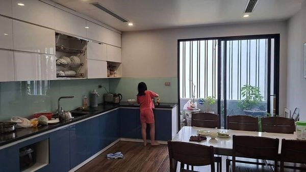 BÁN NHÀ NGUYỄN VĂN HUYÊN CẦU GIẤY, PHÂN LÔ, ÔTÔ SÁT NHÀ, GẦN CÔNG VIÊN, 45M2X6T NHỈNH 6TỶ