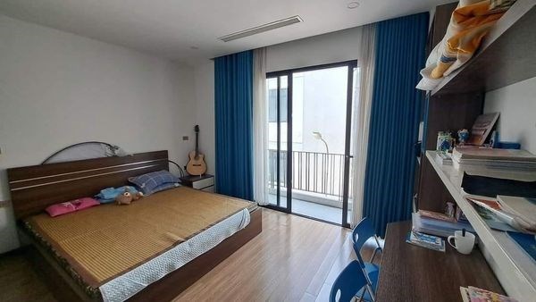 BÁN NHÀ NGUYỄN VĂN HUYÊN CẦU GIẤY, PHÂN LÔ, ÔTÔ SÁT NHÀ, GẦN CÔNG VIÊN, 45M2X6T NHỈNH 6TỶ