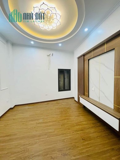 Bán nhà Ngọc Lâm  - ngõ Oto tránh, KD sầm uất - 56 m2 - 4 Tầng - nhỉnh 3 tỷ.