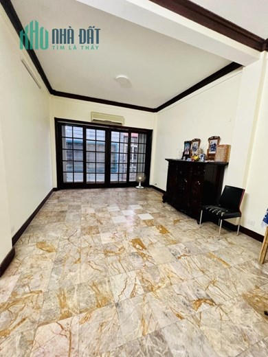 Chủ nhà định cư nước ngoài cần bán nhà phố Huỳnh Thúc Kháng, DT 50m2, 5T, MT 4m, nhỉnh 14 tỷ