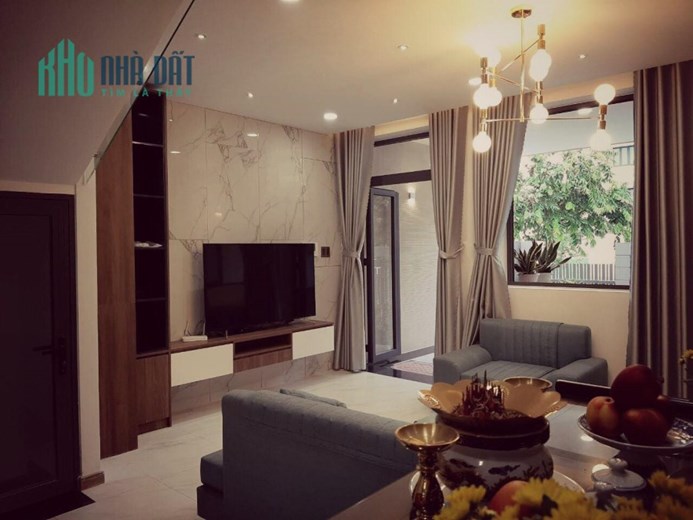 GẤP BÁN. NHÀ ĐẸP. TRUNG TÂM QUẬN 7, GẦN LOTTE, DT 4X20m, 4 TẦNG, LỘ TRƯỚC NHÀ 8m, CÒN NHỈNH 8 TỶ