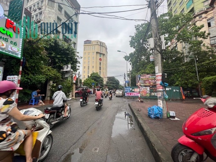 Bán đất tặng nhà 3  tầng mặt phố Nguyên Hồng, Lô góc vỉa hè KD, 98m2, nhỉnh 20 tỷ