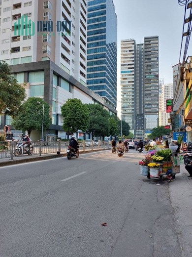 Bán đất Vũ Trọng Phụng, Thanh Xuân, 180m2, mt8m, lô góc view hồ, giá 23 tỷ