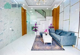 HXH, doanh thu 20tr/th, 4 tầng nở hậu 8m, nhỉnh 6 tỷ, Sân nhà rộng
