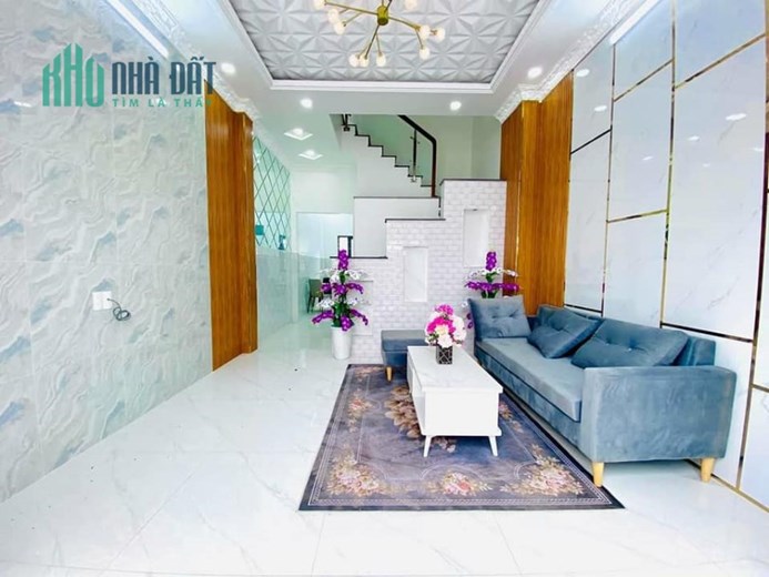 HXH, doanh thu 20tr/th, 4 tầng nở hậu 8m, nhỉnh 6 tỷ, Sân nhà rộng