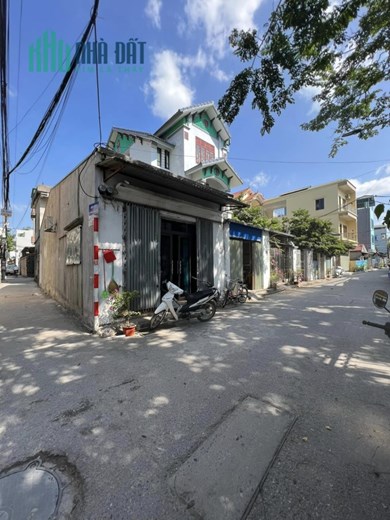 1 tỷ 450 triệu sở hưũ ngay nhà c4 gồm 2 phòng ngủ rộng 50 m2 , Ô TÔ đỗ sân rộng tại phố THẠCH