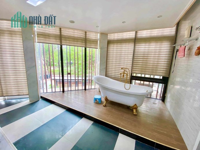Chính chủ cần bán gấp nhà Biệt Thự khu Đô Thị Dịch Vọng Thọ Tháp Cầu Giấy dt 268 m2 giá 72 tỷ