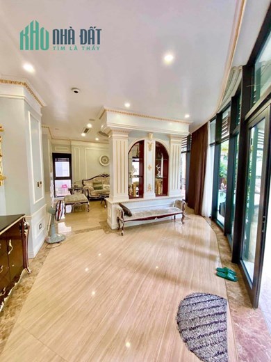 Chính chủ cần bán gấp nhà Biệt Thự khu Đô Thị Dịch Vọng Thọ Tháp Cầu Giấy dt 268 m2 giá 72 tỷ