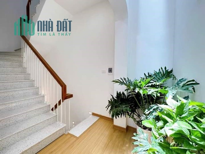 Tuyệt đẹp 35M2 Cổ Nhuế 5 tầng 4PN ngõ nông, gần ô tô 3.9 tỷ