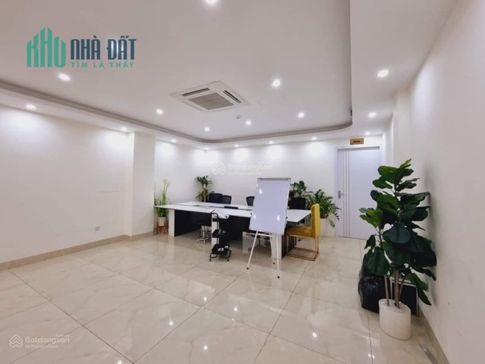bán gấp nhà mặt đường Hoàng Quốc Việt . Tô Hiệu Nghĩa Tân, Càu Giấy dt 90 m2 x 4 tầng  giá 48 tỷ