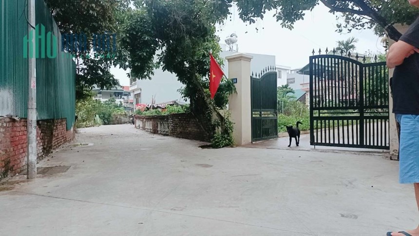 đất ĐÔNG DƯ( GIA LÂM)  300 m2 , vuông như tờ A4 , ngõ ô tô thông.. giá đầu tư.(rẻ bất ngờ)