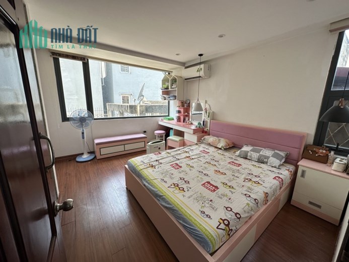 Cho thuê nhà riêng 5 tầng ngõ Linh Lang, quận Ba Đình, nhà full đồ, nhà mới đẹp