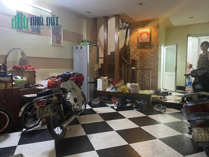 Bán nhà 151m2 phố Nghi Tàm, Tây Hồ Gara 2 Ô tô 7 chỗ 22 căn hộ Dòng tiền 10%/năm 15.3 Tỷ