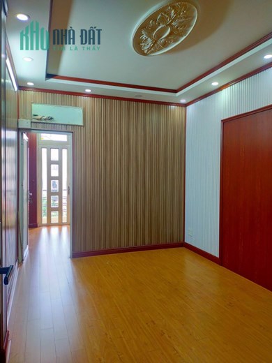 Chính chủ cần Bán gấp nhà nguyên căn 1 trệt 2 lầu 1 sân thượng tại 108 Bàn Cờ