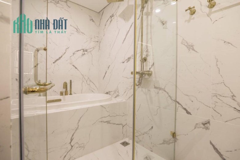 Bán hồ Đội Cấn, Ba Đình 1 mặt hồ 1 mặt ngõ 2 mặt thoáng ô tô kinh doanh 180m2, MT9m 35 tỷ 0933993568