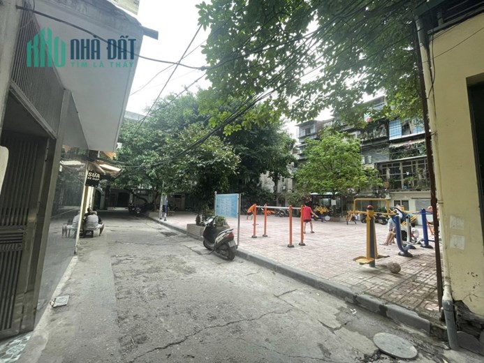 ⚜️ SIÊU RẺ 1.05 TỶ TẬP THỂ PHỐ QUỲNH MAI HAI BÀ TRƯNG 35M2 2PN 1WC SĐCC ⚜️