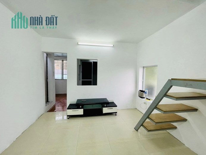 ⚜️ SIÊU RẺ 1.05 TỶ TẬP THỂ PHỐ QUỲNH MAI HAI BÀ TRƯNG 35M2 2PN 1WC SĐCC ⚜️