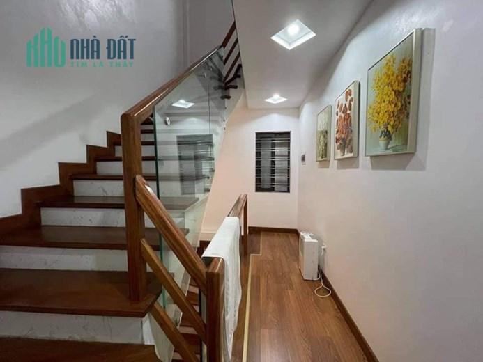 Bán tòa nhà 164m2 phố Âu Cơ, Tây Hồ Gara Ô tô Thang máy XỊN Doanh thu khủng 16.6 Tỷ