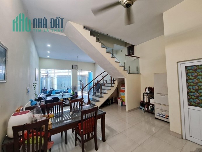 Bán nhà Bồ Đề,Long Biên 60m2 ,4 tầng ,Mt 5.4 m ,ngõ thông oto đỗ cửa giá  7 tỷ