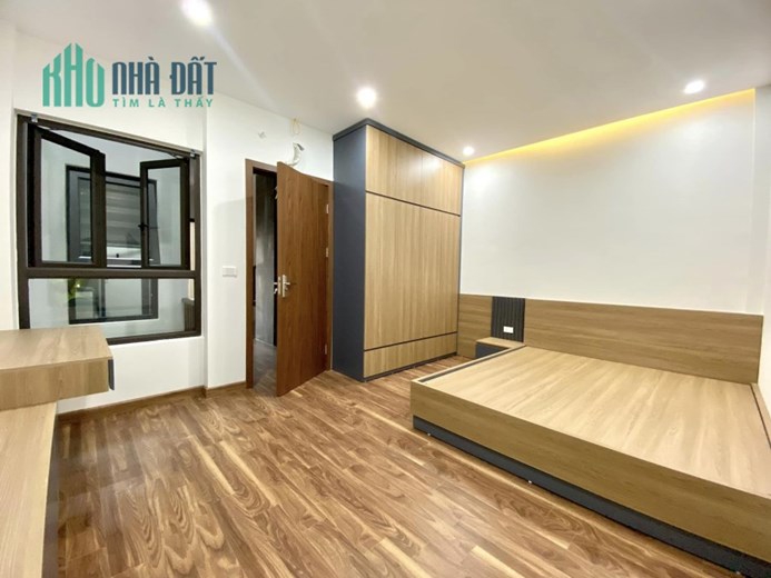 Bán tòa nhà 165m2 phố Âu Cơ, Tây Hồ Gara Ô tô tránh Thang máy Dòng tiền 10%/năm 16.6 Tỷ