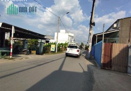 Nhà mặt phố An Phú Đông Quận 12, hai xe tải tránh,DT  200m2 chính chủ