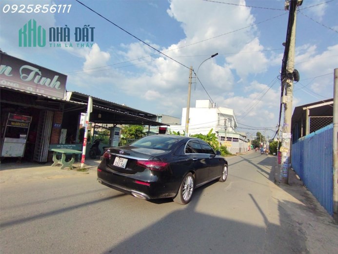 Nhà mặt phố An Phú Đông Quận 12, hai xe tải tránh,DT  200m2 chính chủ