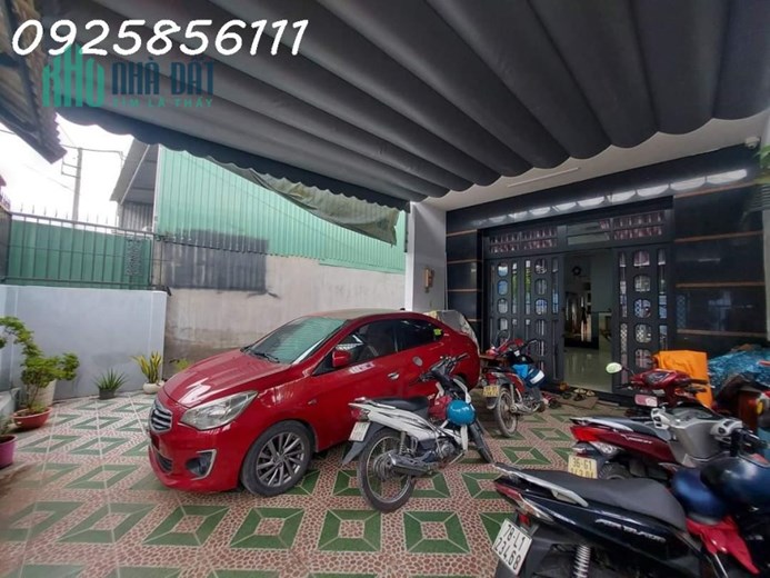 Nhà mặt phố An Phú Đông Quận 12, hai xe tải tránh,DT  200m2 chính chủ