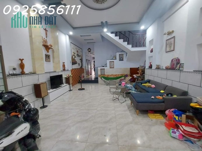Nhà mặt phố An Phú Đông Quận 12, hai xe tải tránh,DT  200m2 chính chủ