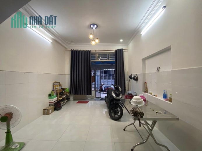 Nhà Trần Cao Vân, cách MT 40m, 45m2, 2 tầng đẹp, 2.x tỷ
