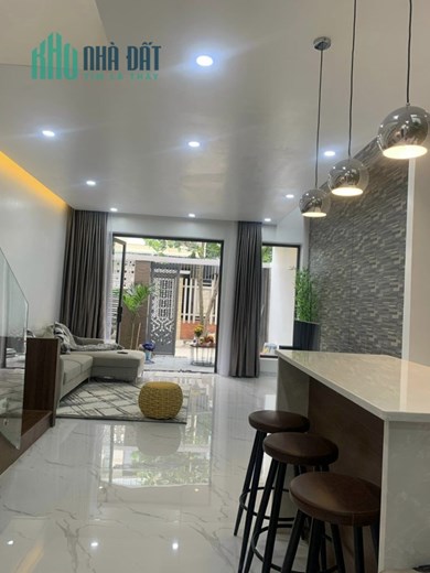 Bán nhà mặt phố Nguyễn Văn Cừ, Long Biên. DT55m, MT5.5m, 5 tầng, giá nhỉnh 13 tỷ